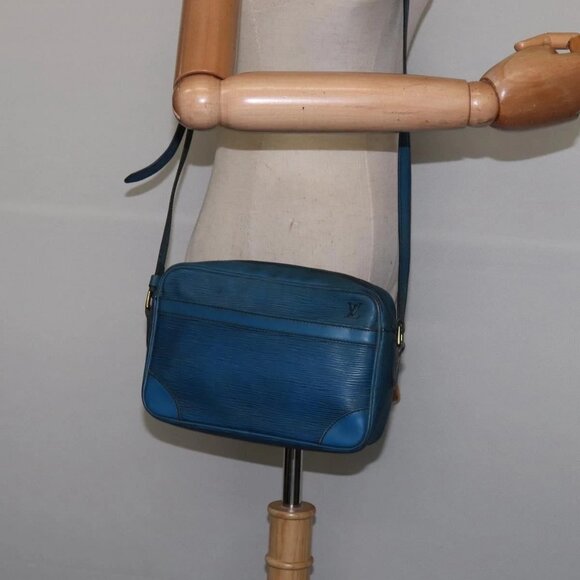 LOUIS VUITTON Epi Trocadero 23 Shoulder Bag Blue - Picture 14 of 16
